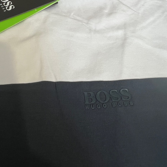 🔥🔥SOLD🔥🔥💯Authentic Hugo boss t-shirt collections - Picture 5 of 5